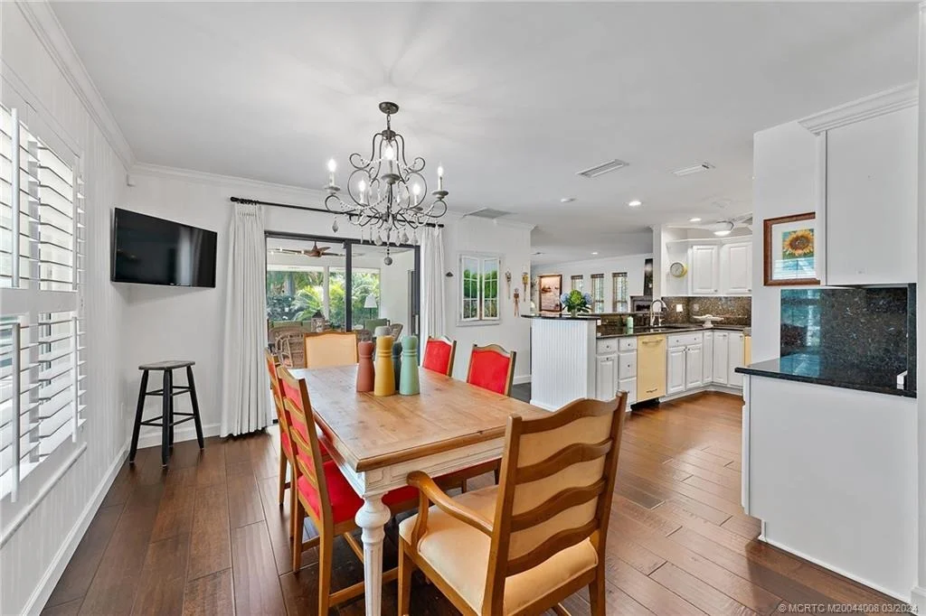 Photo of 333 SE Oriole Avenue