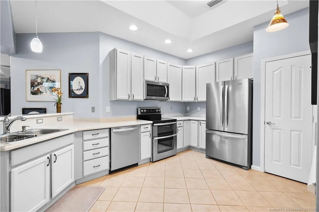Photo of 600 NW Red Pine Way