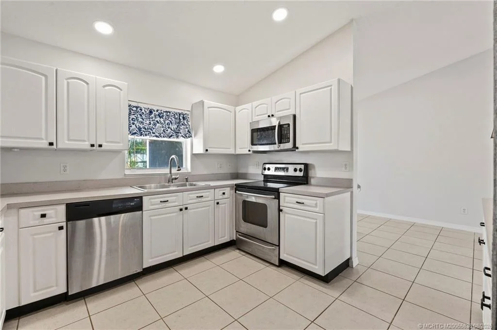 Photo of 984 NW 16th Place