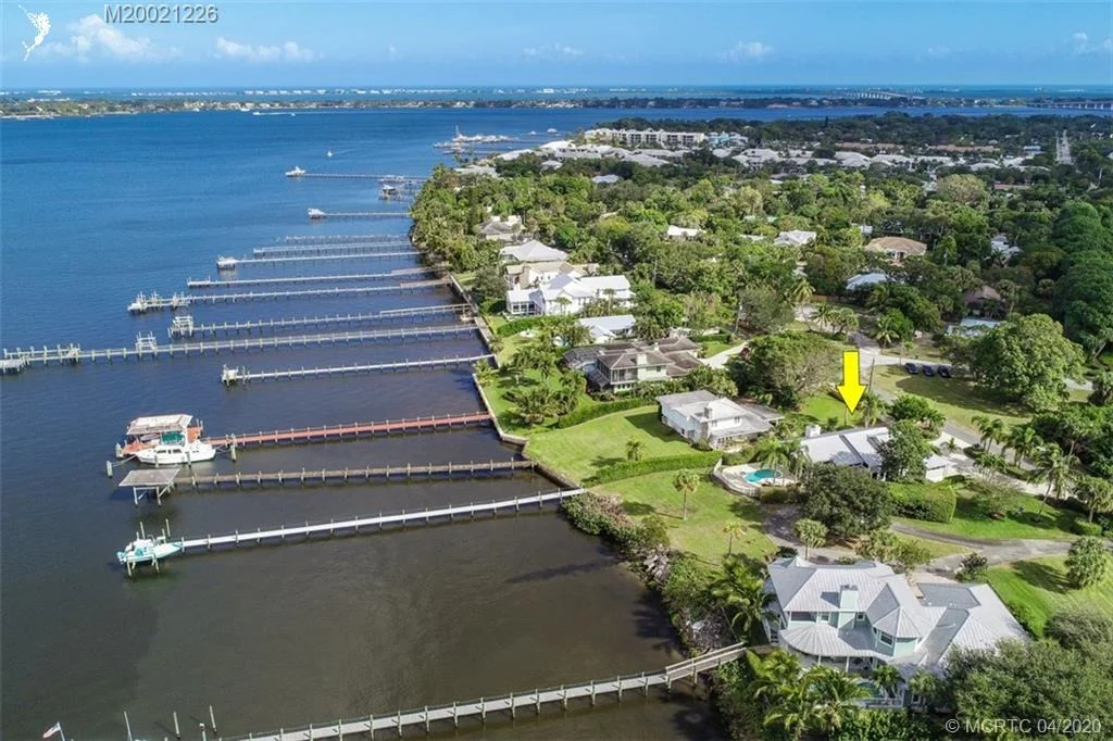 Photo of 1401 SE Riverside Drive
