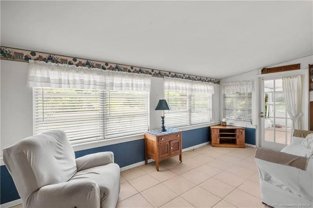 Photo of 2289 NW Sunset Boulevard