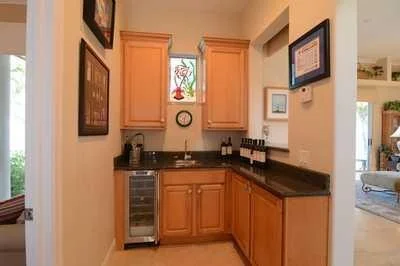 Photo of 931 SE Riverside Drive