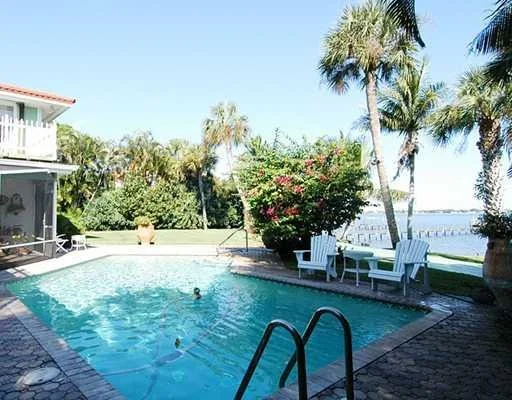 Photo of 1003 SE RIVERSIDE Drive
