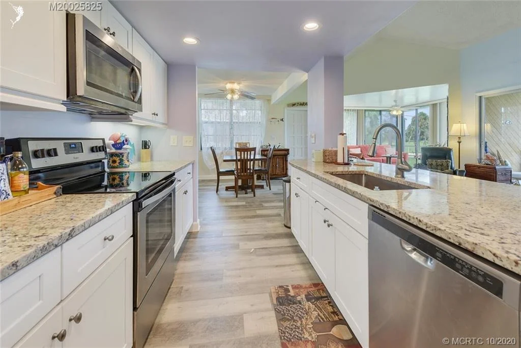 Photo of 320 NE Golfview Circle