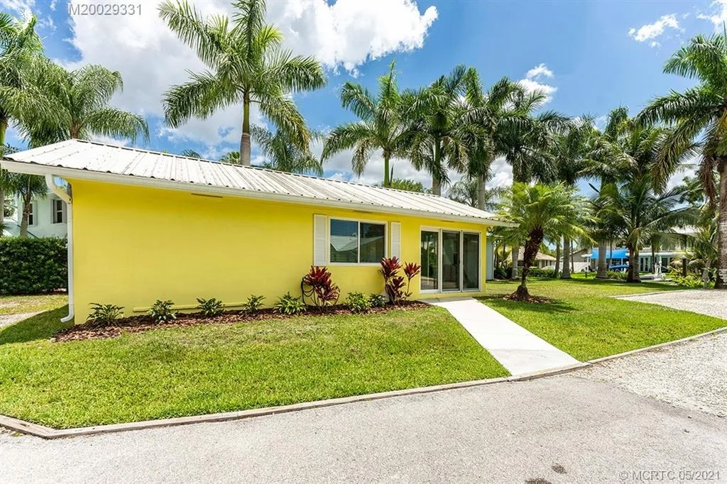 Photo of 799 SW Tanglewood Trail