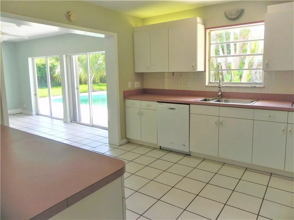 Photo of 1686 SE 10th Street