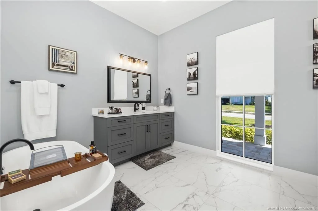 Photo of 5169 SE Horseshoe Point Road
