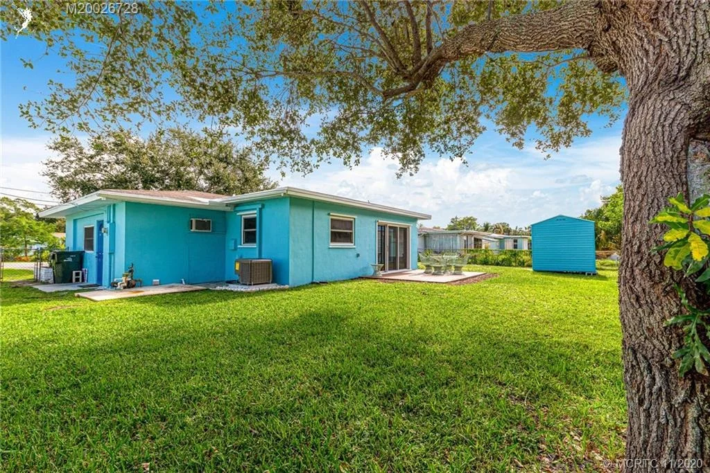 Photo of 1045 NW Terrace Road