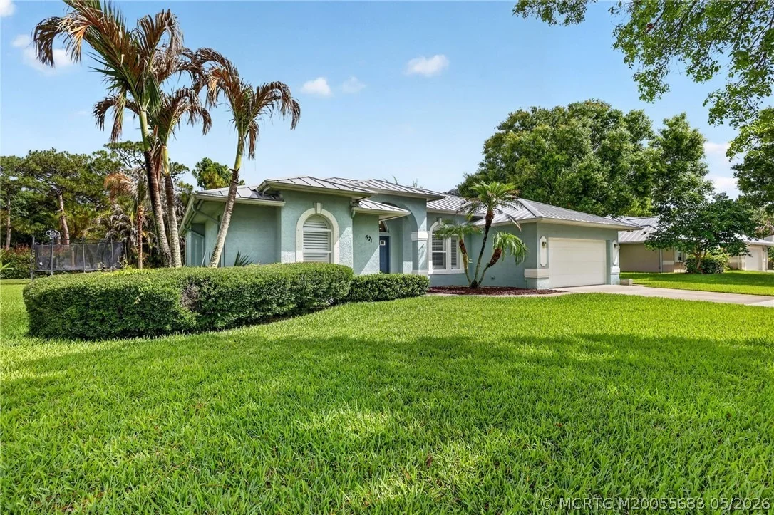 Photo of 671 SE Pin Oak Terrace