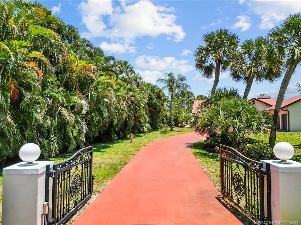 Photo of 104 N Sewalls Point Road