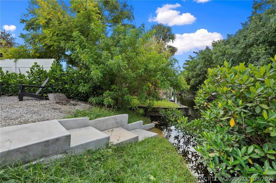 Photo of 30 SW Hideaway Place