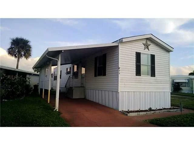 Photo of 206 SE Easy Street
