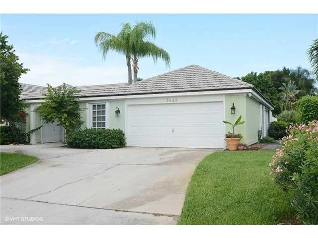 Photo of 3842 SE Fairway West