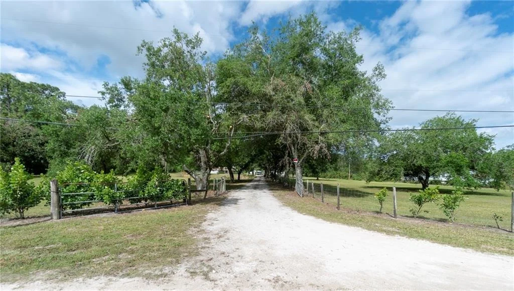Photo of 1677 D Road