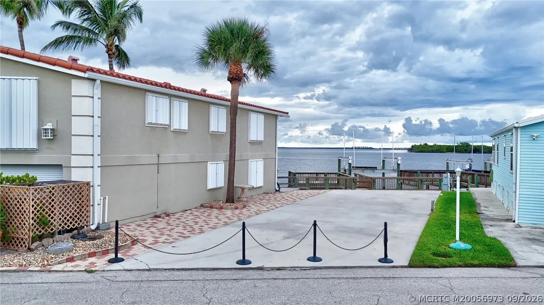 Photo of 5 Nettles Boulevard