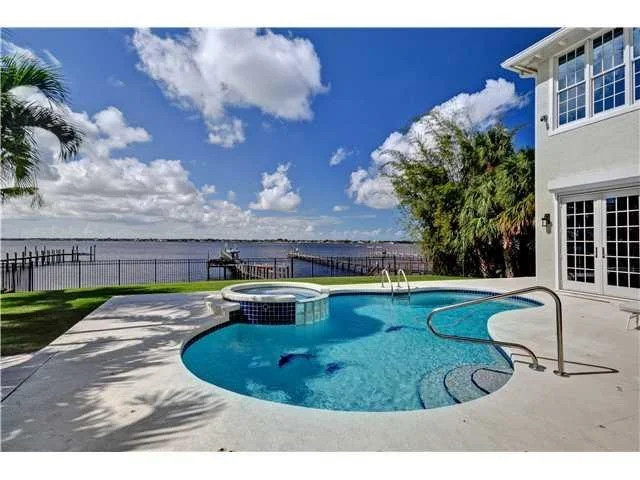 Photo of 1455 SE RIVERSIDE Drive
