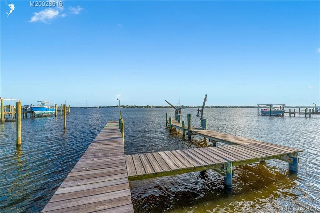 Photo of 641 NW Sunset Drive