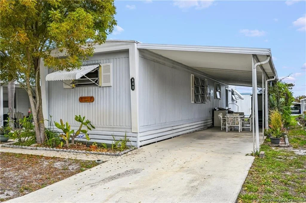 Photo of 608 Garden View Way NE