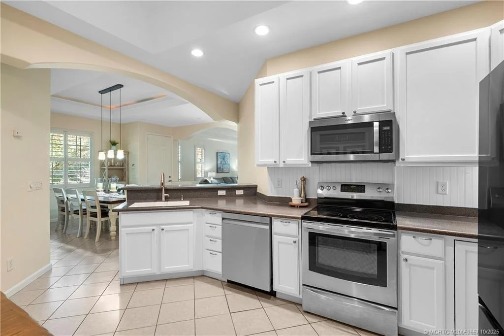 Photo of 691 NW Red Pine Way