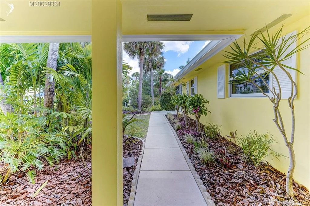 Photo of 799 SW Tanglewood Trail