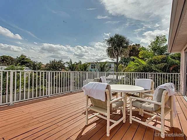 Photo of 1034 SE Riverside Drive