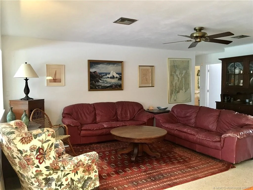 Photo of 702 NW Sunset Drive