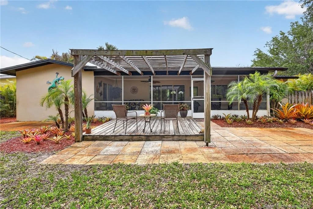 Photo of 330 SW Winnachee Drive