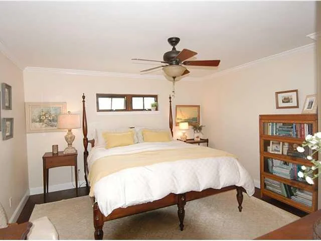 Photo of 723 SE PARKWAY Drive