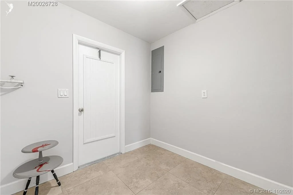 Photo of 1045 NW Terrace Road