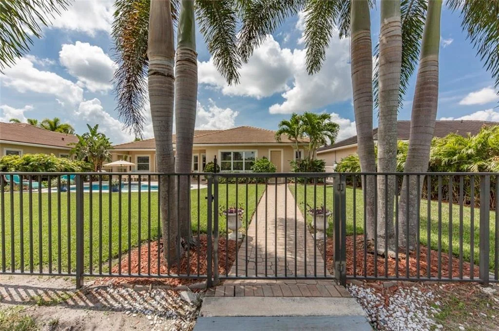 Photo of 455 SW Lost River Road