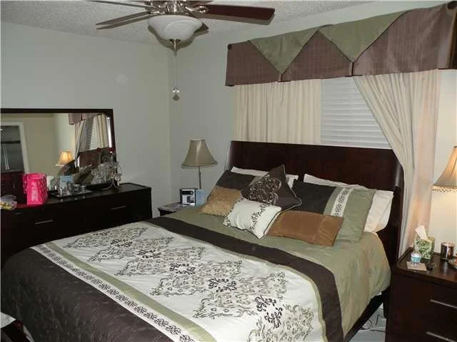 Photo of 1400 NW Lakeside Trail