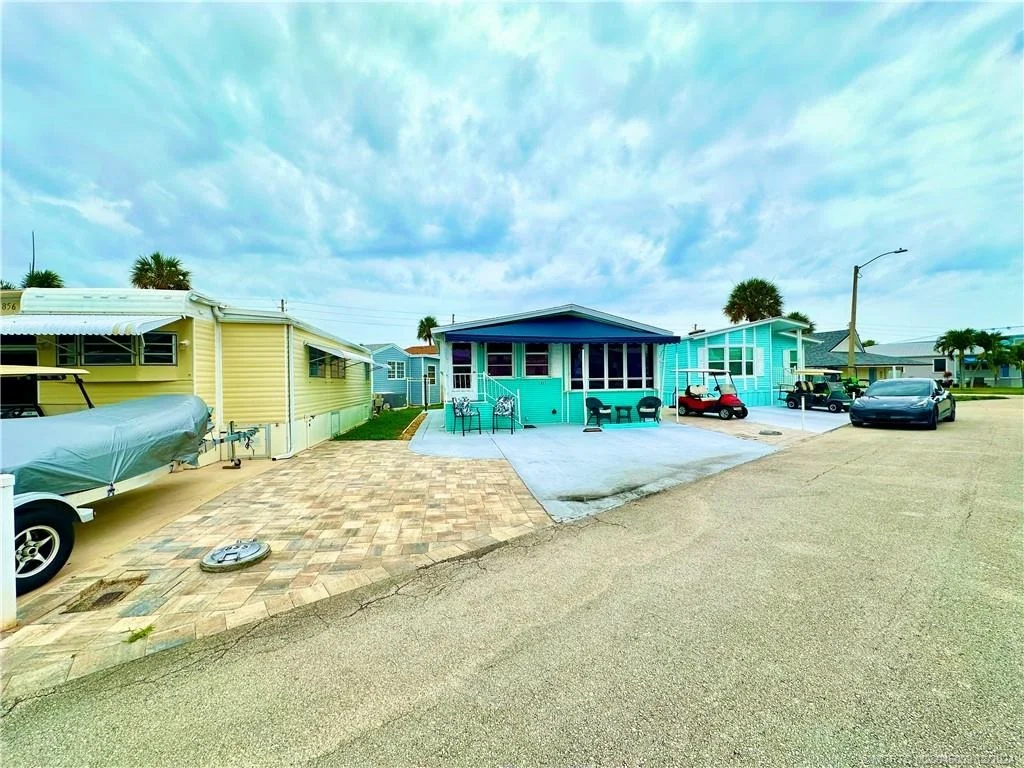 Photo of 855 Nettles Boulevard