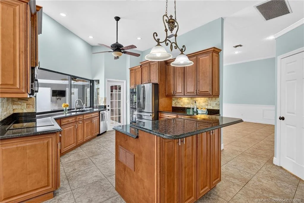 Photo of 672 SE Pin Oak Terrace
