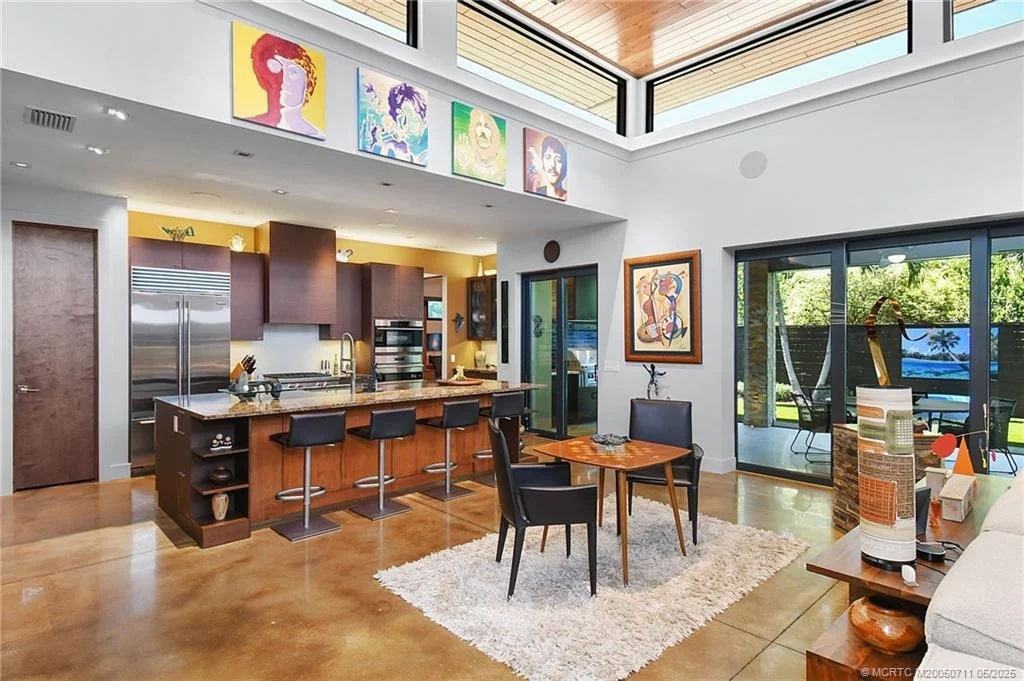 Photo of 314 SE Pelican Drive
