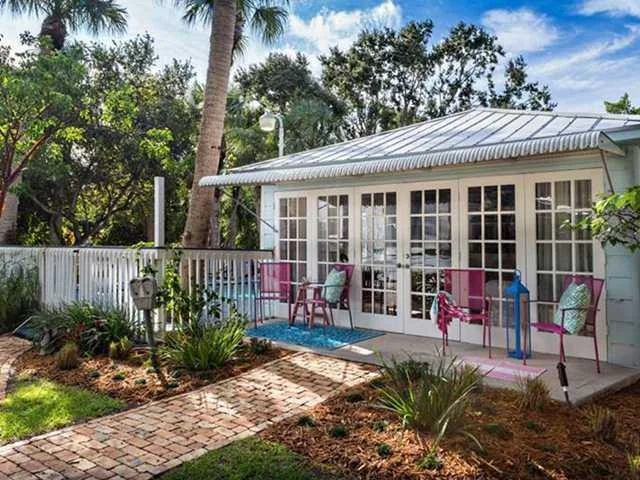 Photo of 708 SE RIVERSIDE Drive