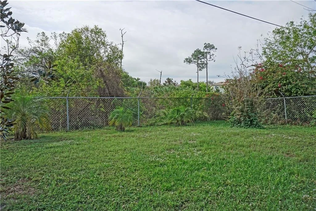 Photo of 1120 SE Saint Lawrence Way