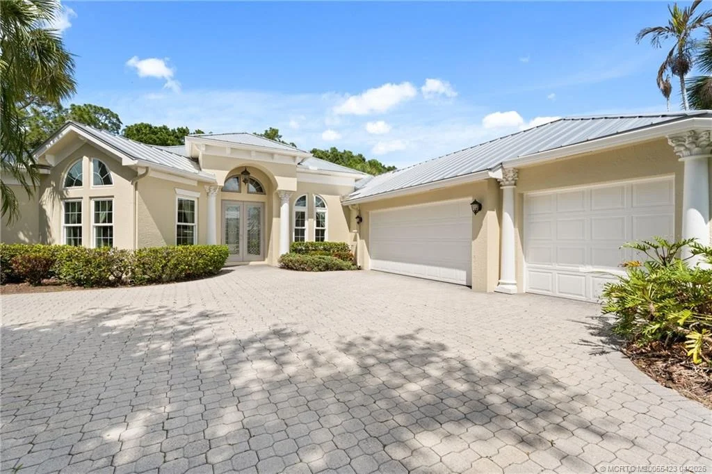 Photo of 917 SW Blue Stem Way