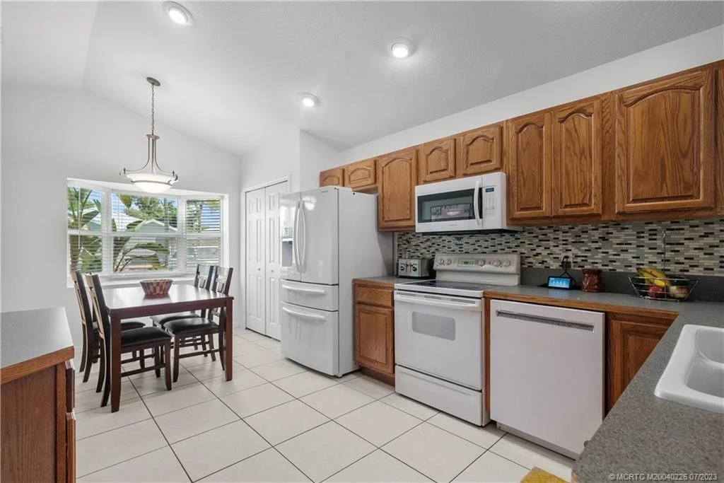 Photo of 664 SE 25th Street