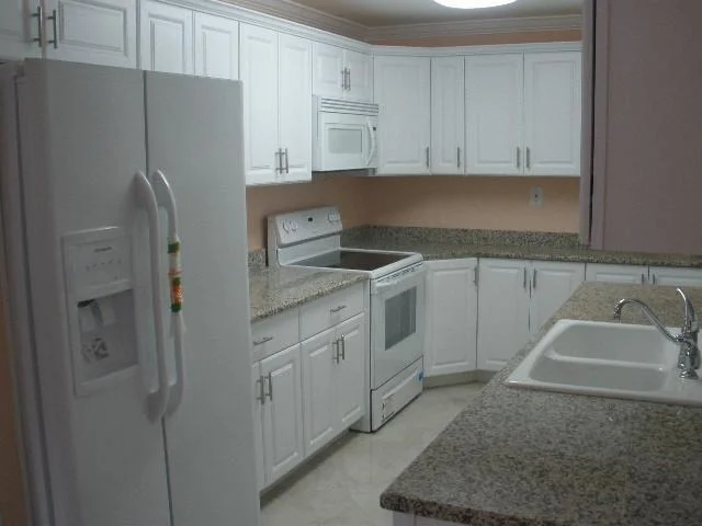Photo of 4816 SE Horizon Avenue