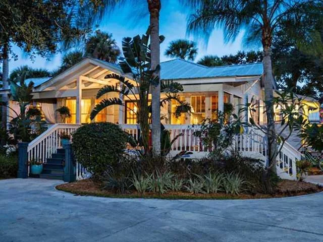Photo of 708 SE RIVERSIDE Drive