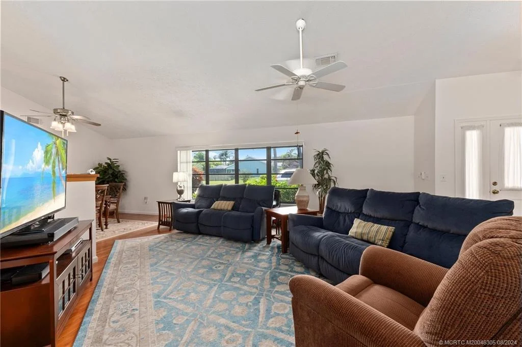 Photo of 919 NE Juniper Place