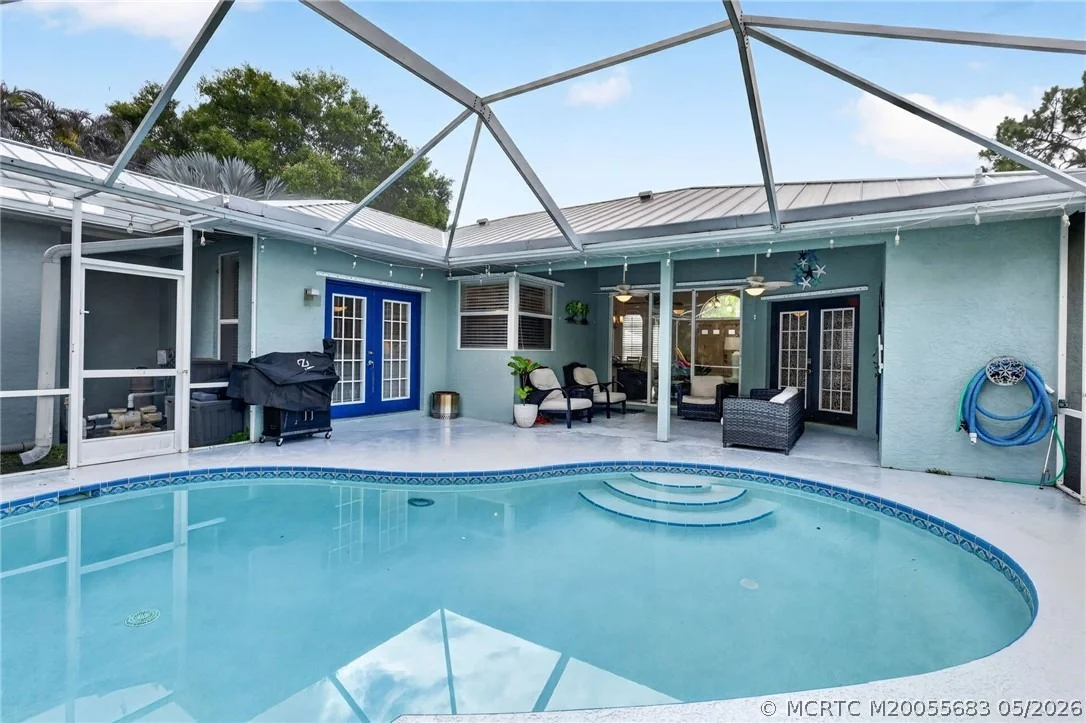 Photo of 671 SE Pin Oak Terrace