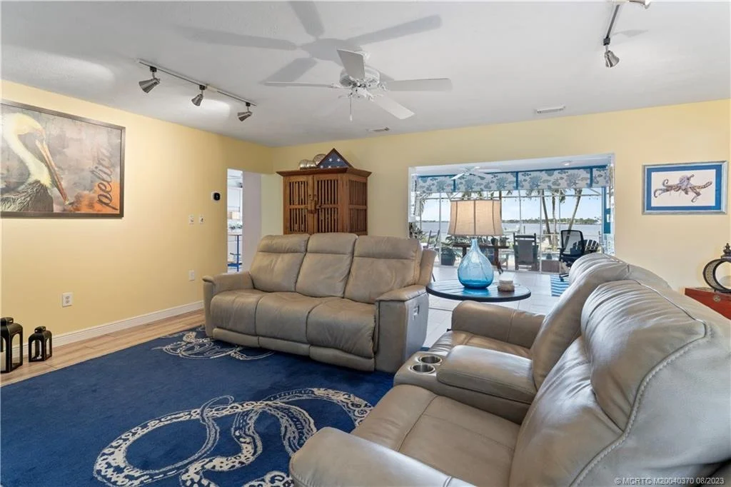 Photo of 711 NW Sunset Drive
