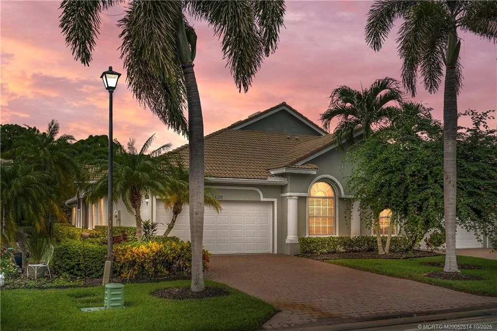 Photo of 620 NW Red Pine Way