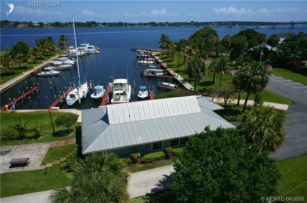 Photo of 22 SE Harbor Point Drive