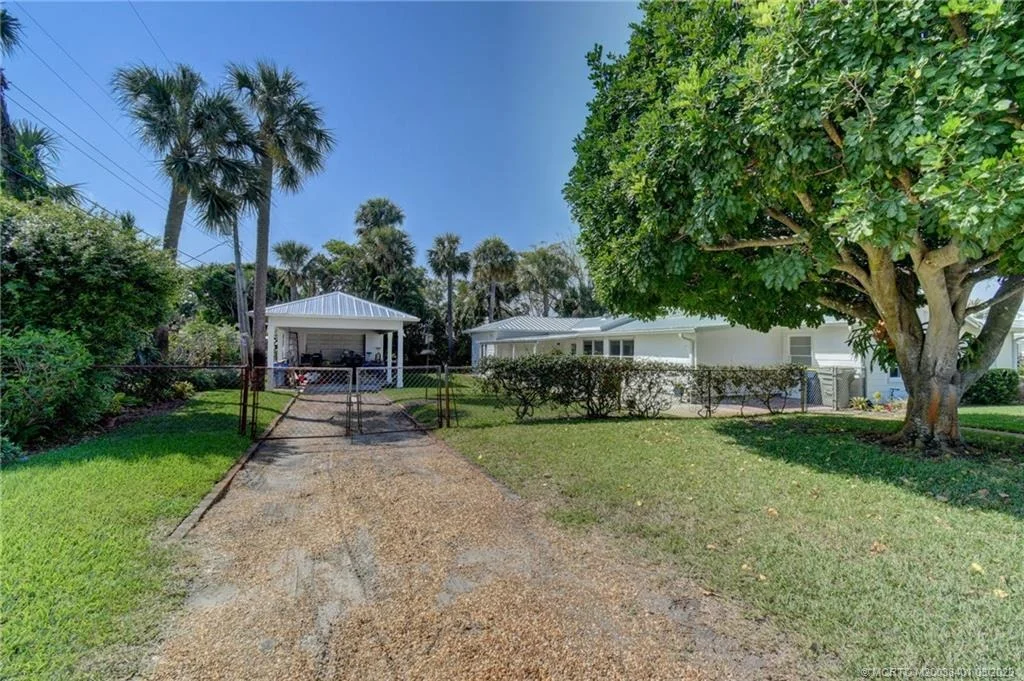 Photo of 834 SE Riverside Drive