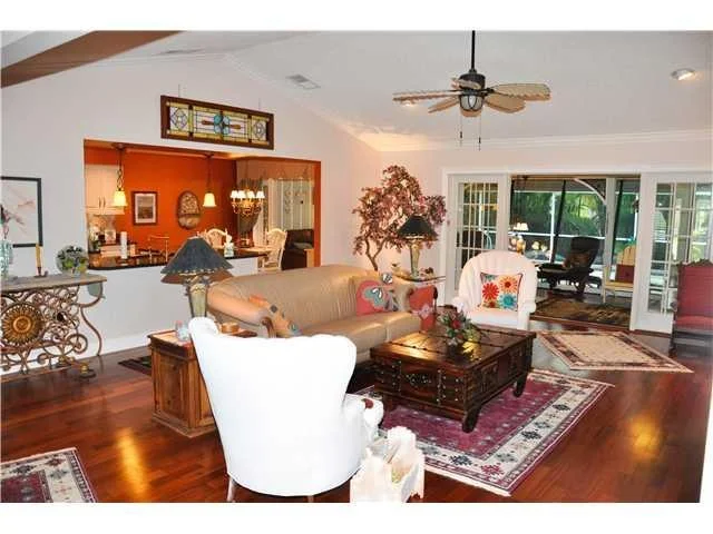 Photo of 940 NE Juniper Place