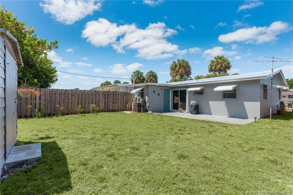 Photo of 413 SE Robalo Court