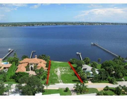 Photo of 811 SE RIVERSIDE Drive