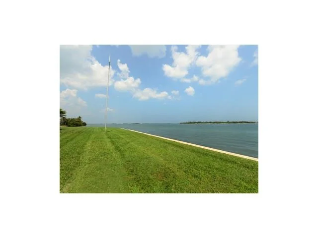 Photo of 1 N Island Road